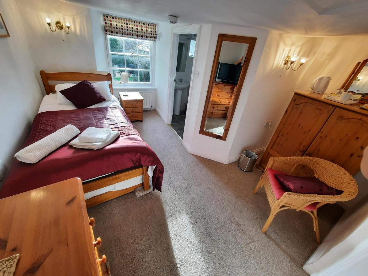 The White 3* Colyton